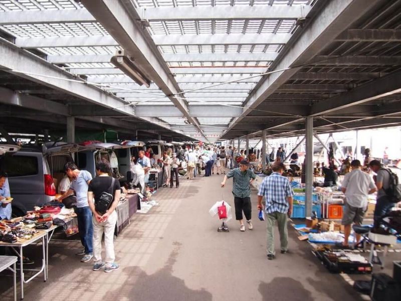 chợ đồ cũ ở trường đua Ohi chợ đồ cũ ở trường đua Ohi